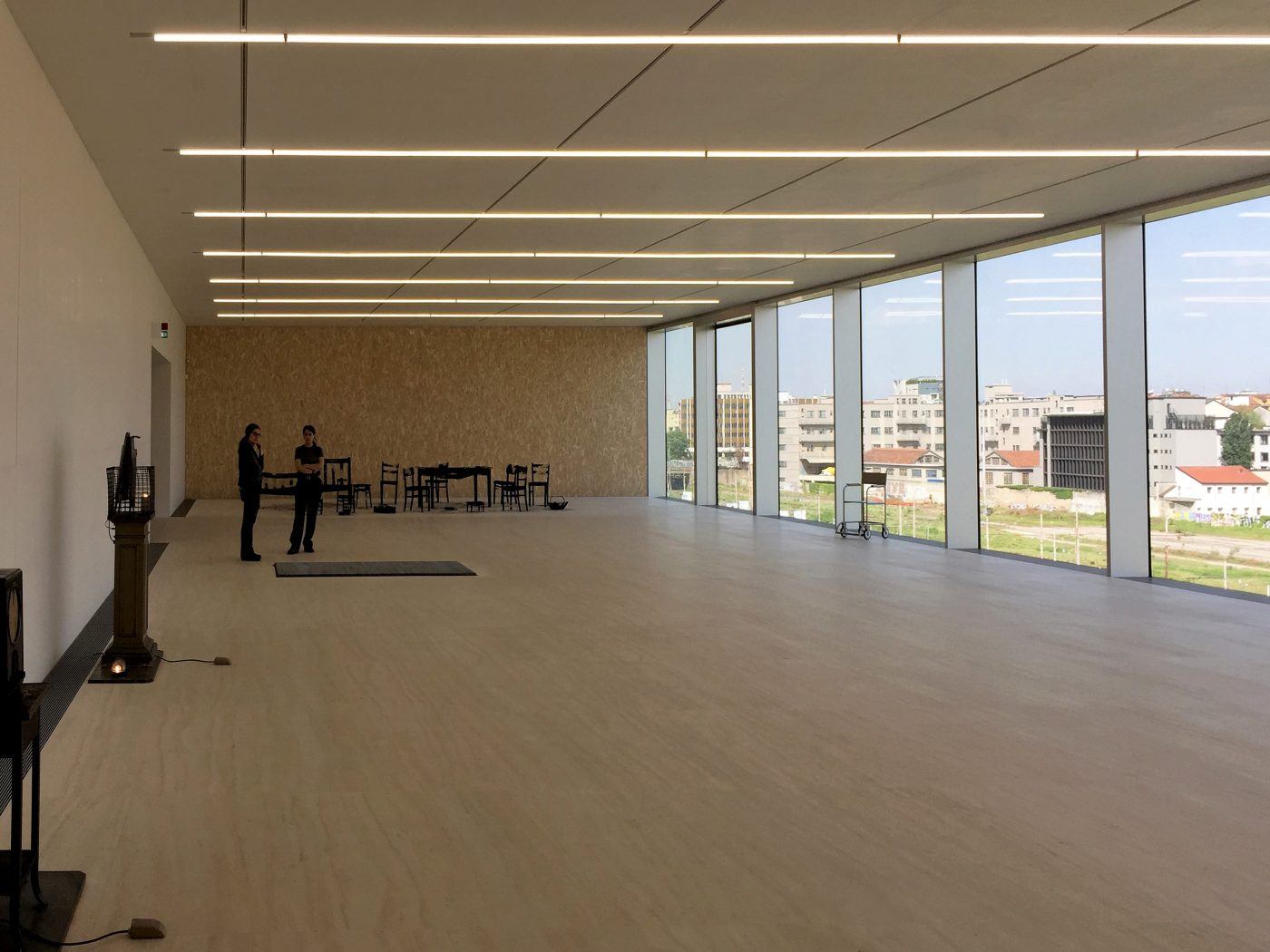 Guiding Architects, article: La nouvelle tour réalisée par l’agence OMA marque l’achèvement de la Fondation Prada de Milan (Fig. 5)