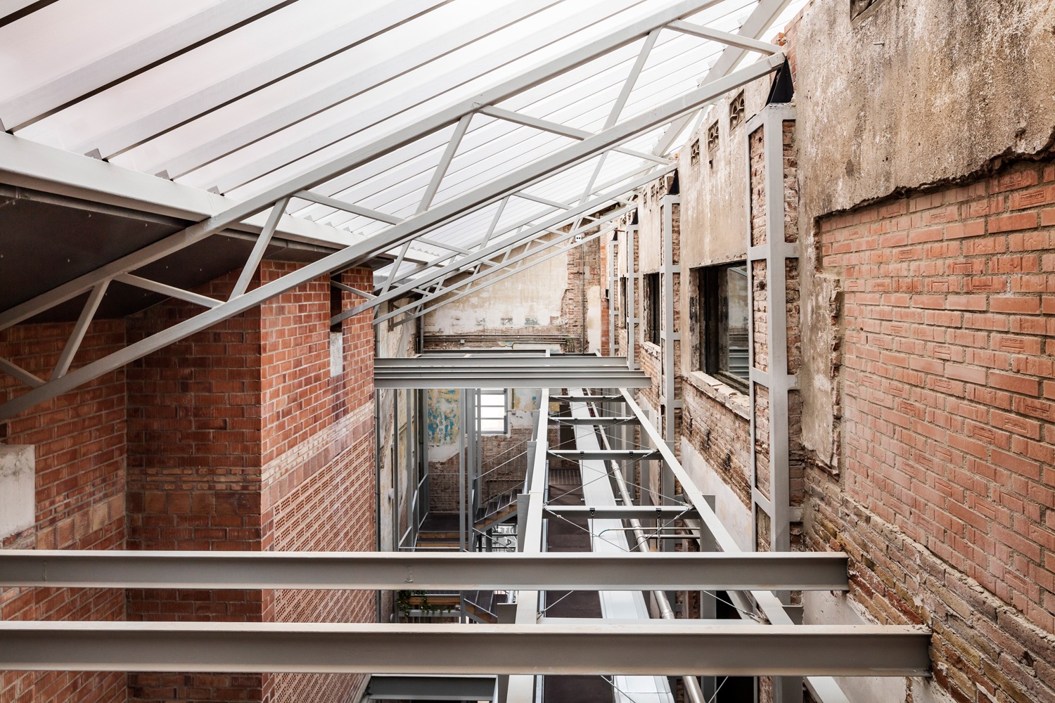 Guiding Architects, article: Architecture in times of crisis: sustainable construction strategies in Barcelona (Fig. 7)
