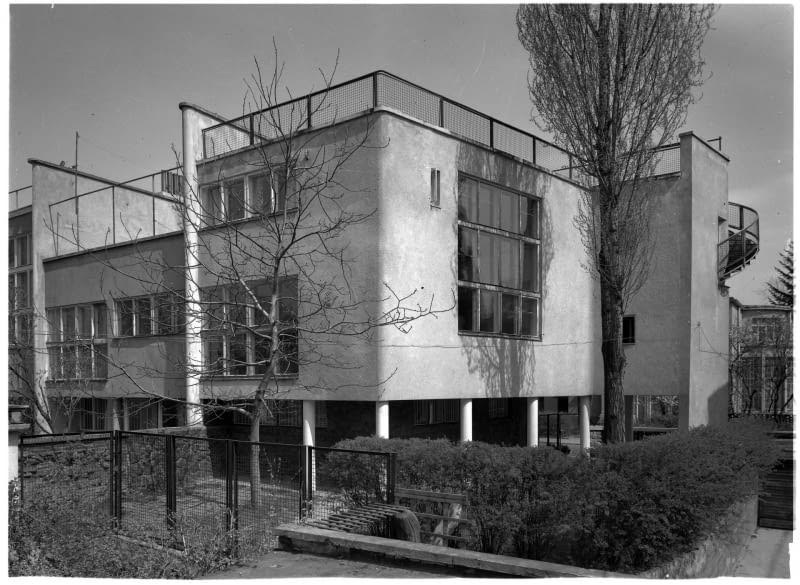 Guiding Architects, article: Varsovie, visite architecturale d’une métropole aux multiples facettes (Fig. 2)