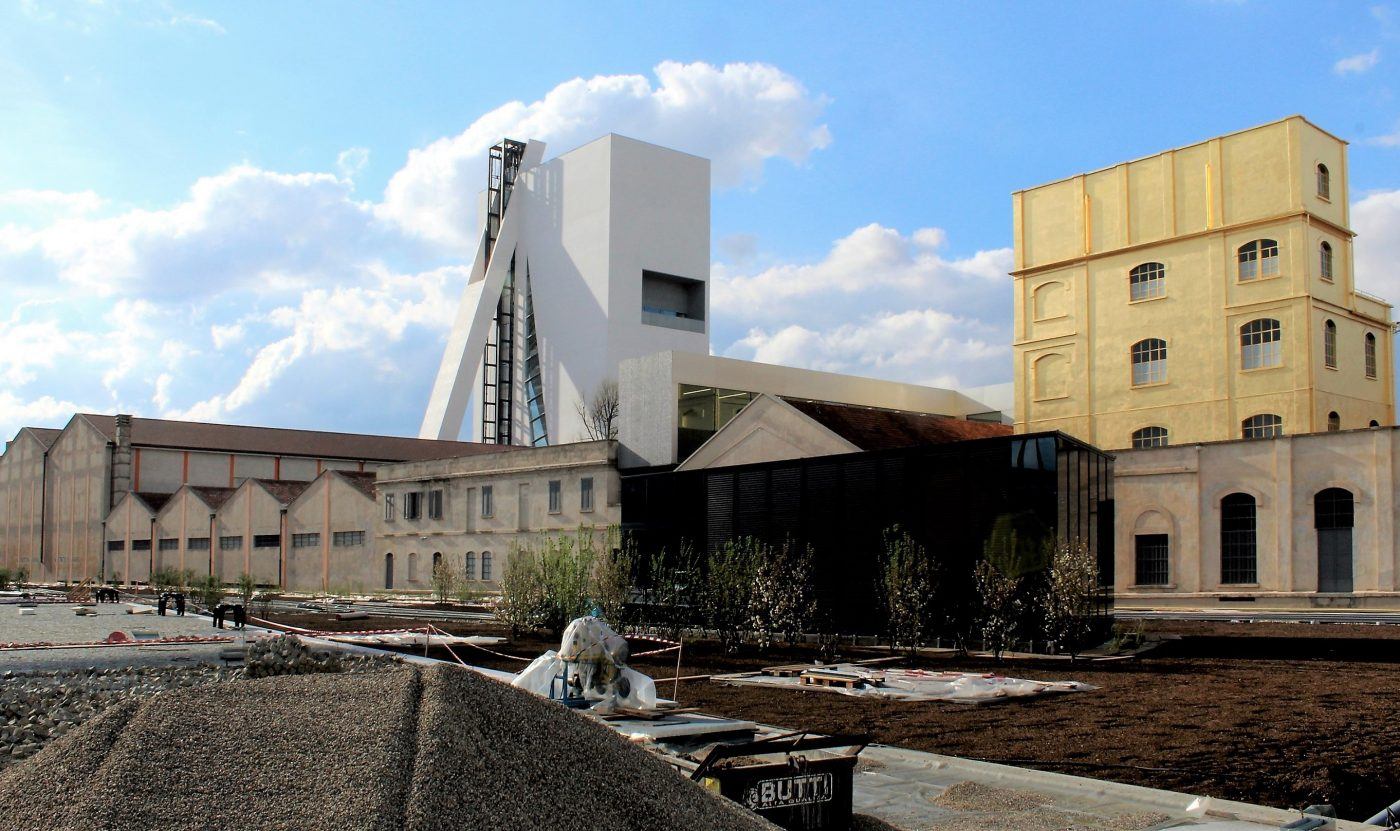 Guiding Architects, article: La nouvelle tour réalisée par l’agence OMA marque l’achèvement de la Fondation Prada de Milan (Fig. 2)
