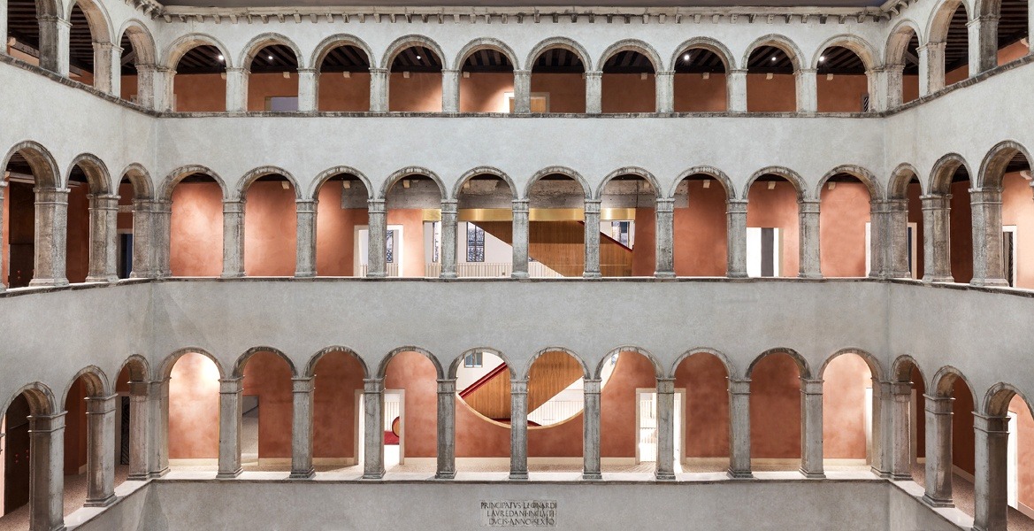 Guiding Architects, article: Fondaco dei Tedeschi, in Venice: from German merchants domicile to luxury shopping mall (Fig. 1)