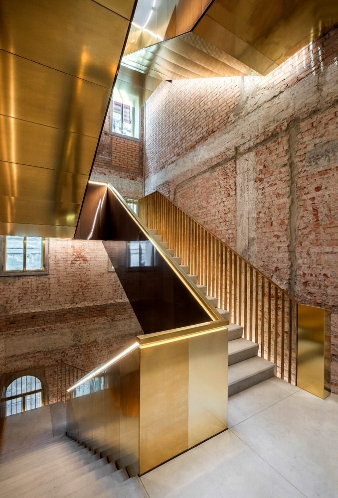 Guiding Architects, article: Fondaco dei Tedeschi, in Venice: from German merchants domicile to luxury shopping mall (Fig. 2)
