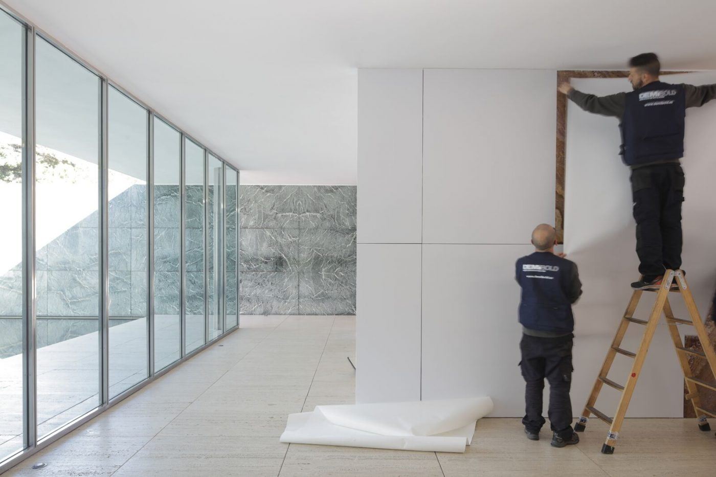 Guiding Architects, article: “Mies missing materiality”: A temporary intervention at the Barcelona Pavilion (Fig. 3)