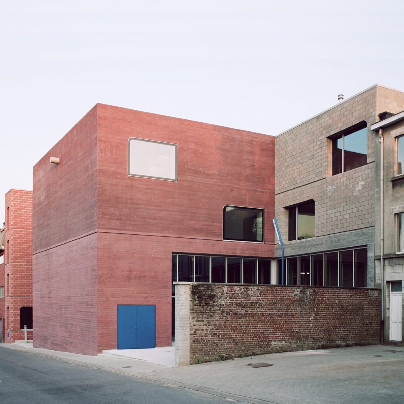 Guiding Architects, article-oaa: Out & About: Fire Station, Multi-Purpose Space, and Emergency Housing (Fig. 2)