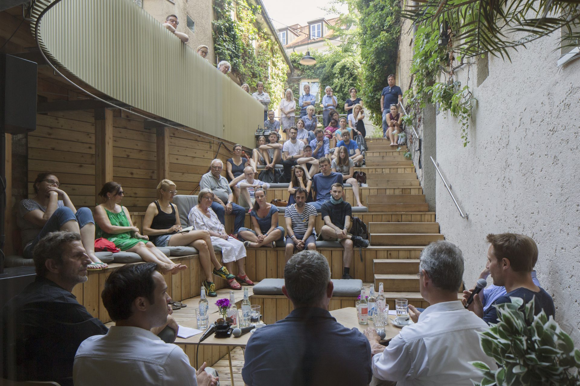Guiding Architects, article: El «Bellevue di Monaco»: el popular punto de encuentro de Múnich para la interacción de locales y refugiados (Fig. 5)