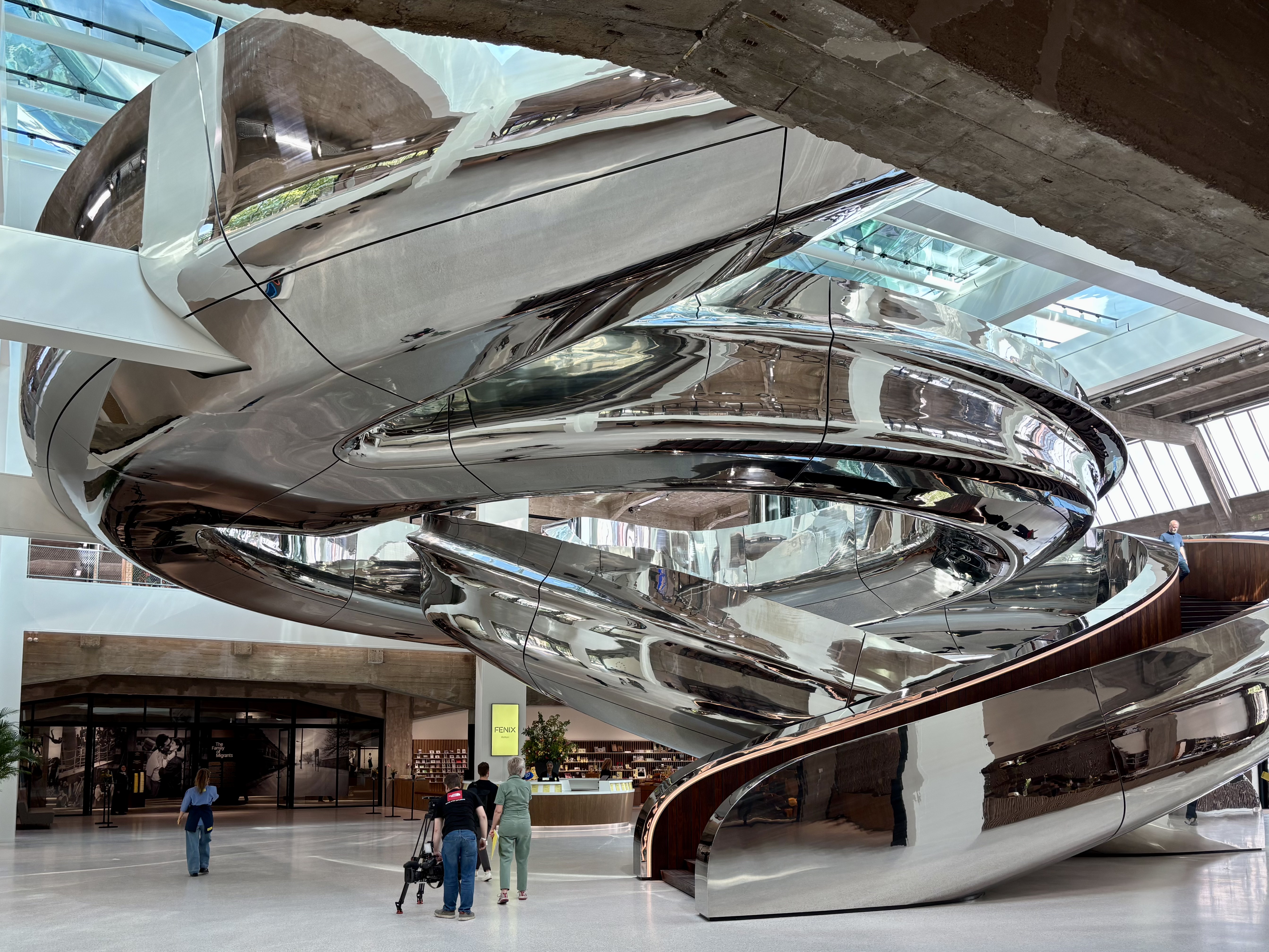 Guiding Architects, article: Tornado brillante: Museo de la Migración FENIX en Rotterdam (Fig. 2)