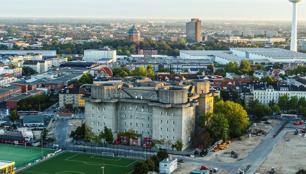 Guiding Architects, article: St. Pauli, un búnker de la segunda guerra mundial se llena de verde (Fig. 2)