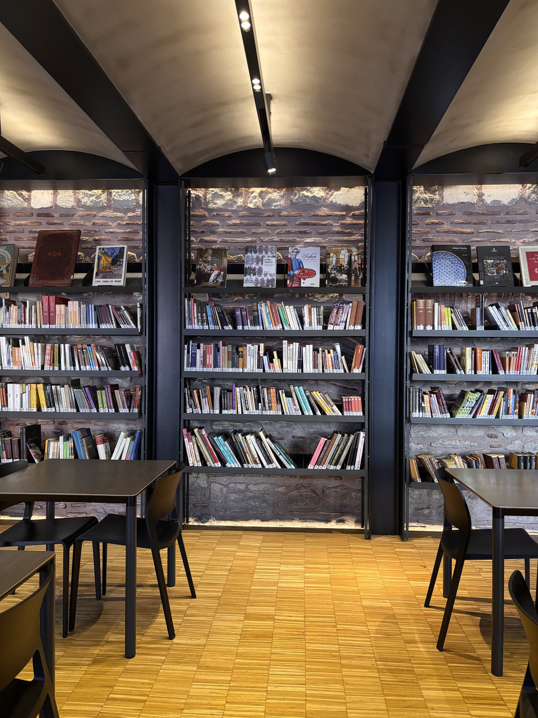 Guiding Architects, article: Café rencontre le design : Une pause-café Art Déco à Istanbul (Fig. 5)