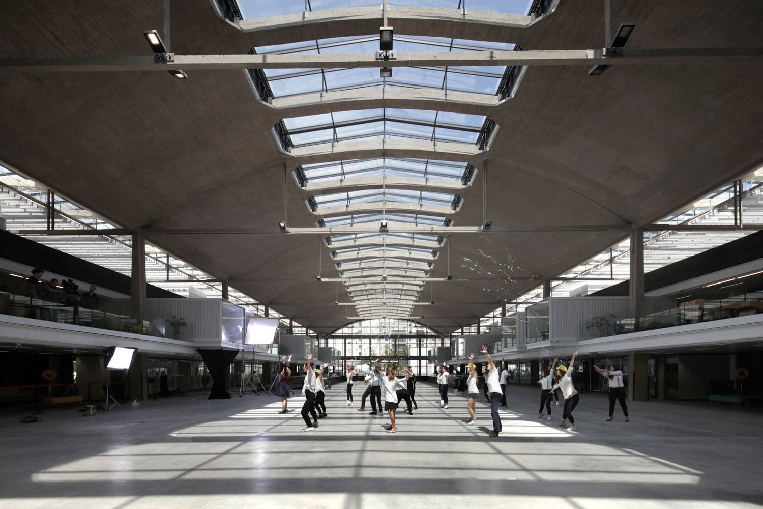 Guiding Architects, article: From Freyssinet Hall to Station F: A start up campus in a concrete hall renovated by Wilmotte & Associés (Fig. 3)