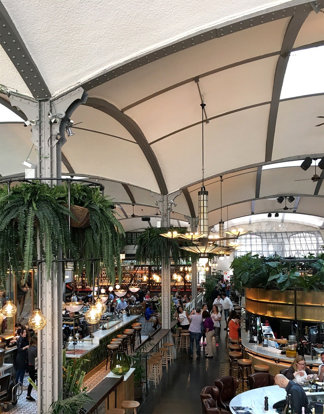Guiding Architects, article: El Nacional – Edler Food Court an Barcelonas Passeig de Gràcia (Fig. 2)