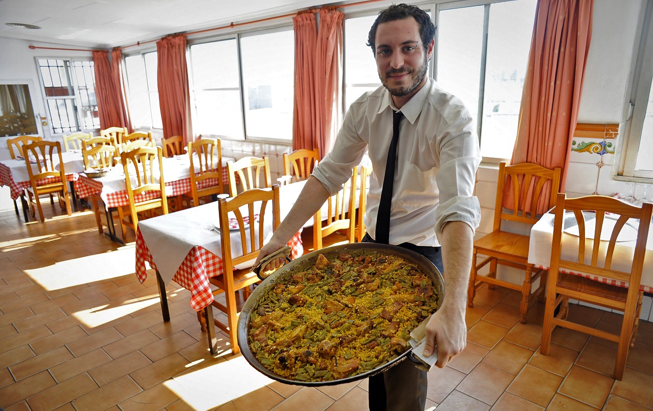 Guiding Architects, article: Globally savored, but only locally genuine: Paella (Fig. 2)