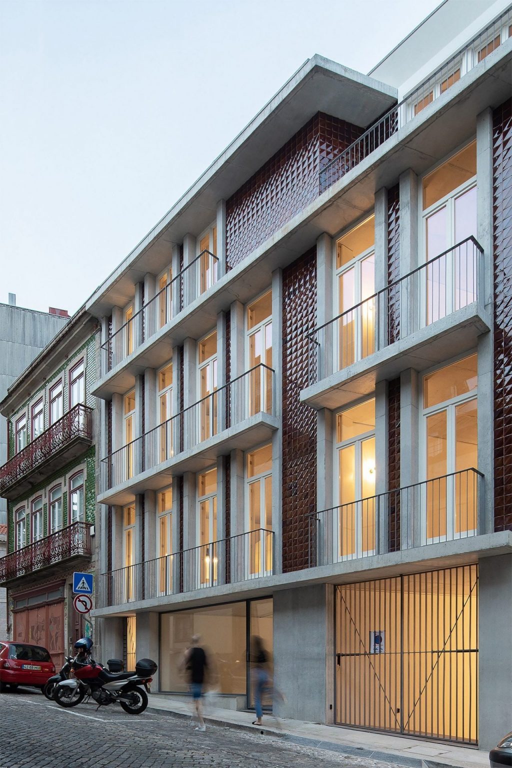 Guiding Architects, article-oaa: Out & About: General Silveira Building in Porto (Fig. 2)