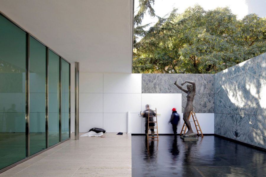Guiding Architects, article: “Mies missing materiality”: A temporary intervention at the Barcelona Pavilion (Fig. 4)