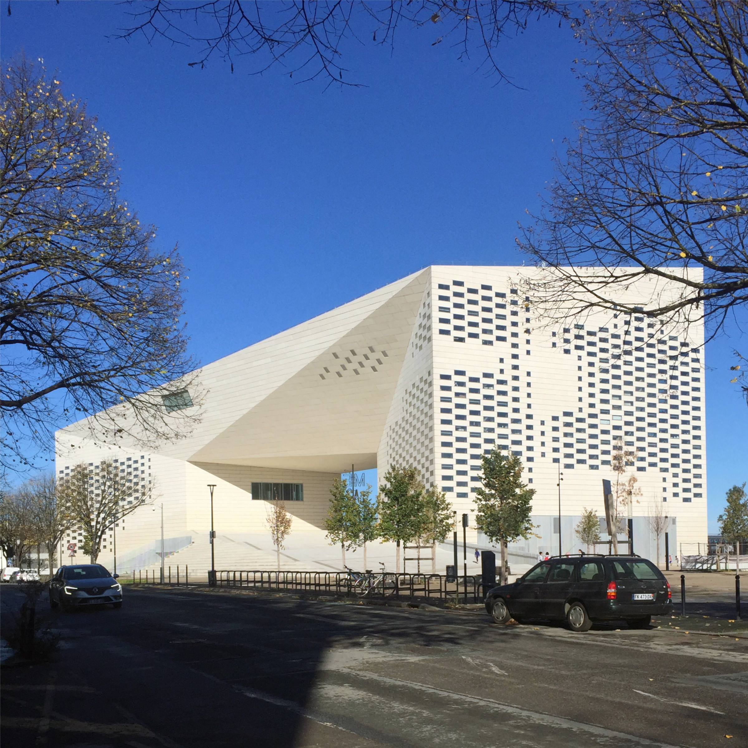 Tour: From North to South: Architecture Along Tram Line C (Thumbnail)