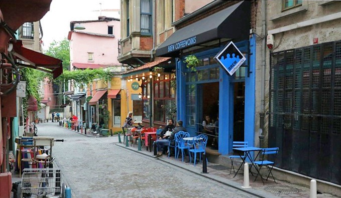 Café in Fener. Copyright: Cengiz Tokgöz.