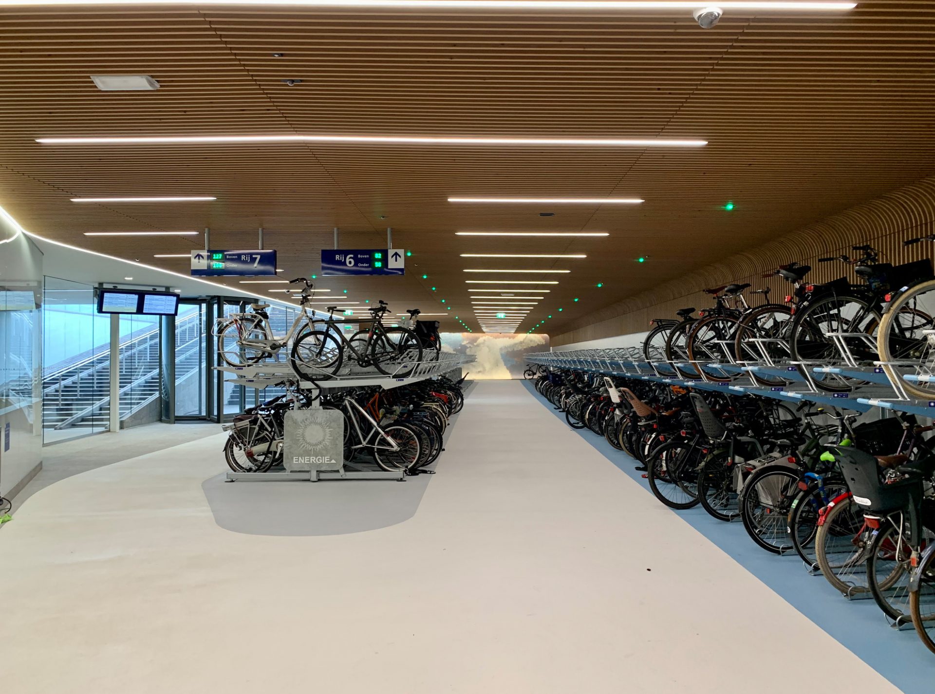 bike parking IJboulevard amsterdam central station architour