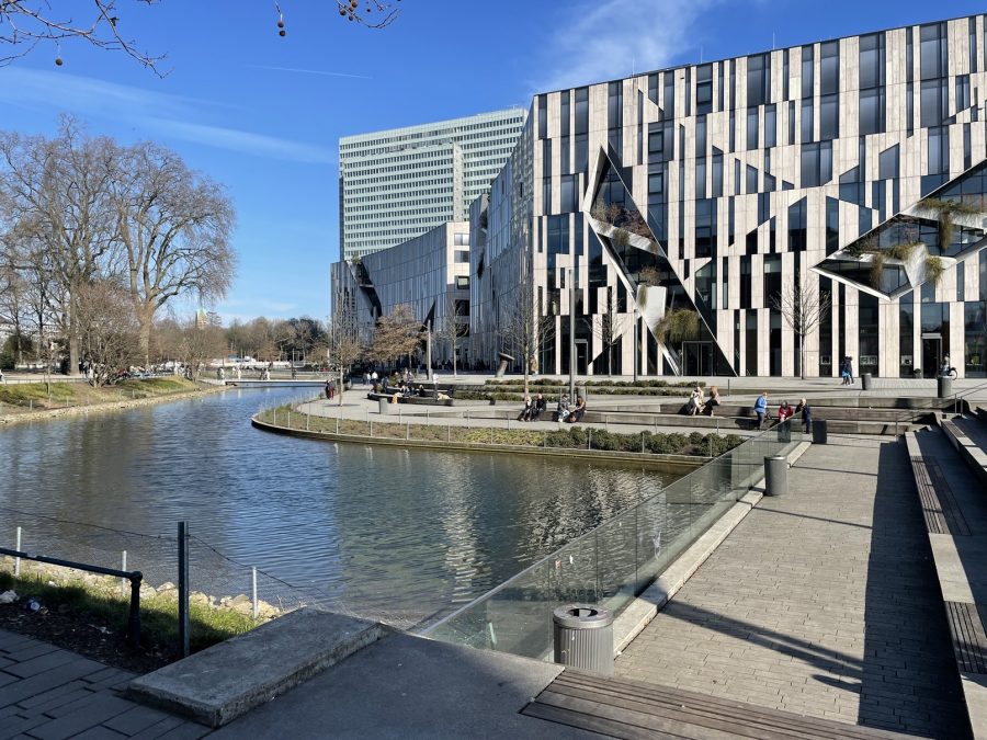 “Kö-Bogen I” by Daniel Libeskind, 2013. 