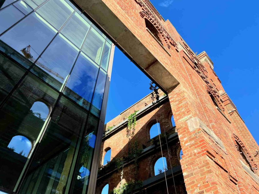 The historic brick shell and the new glass box. Photo by: ©Bettina Johae / aplusnyc.net - The Refinery