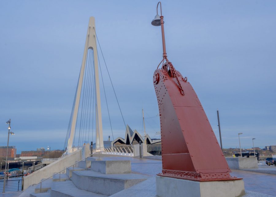 Govan-Partick bridge with heritage infrastructure retained in new scheme. - nouveau pont Glasgow