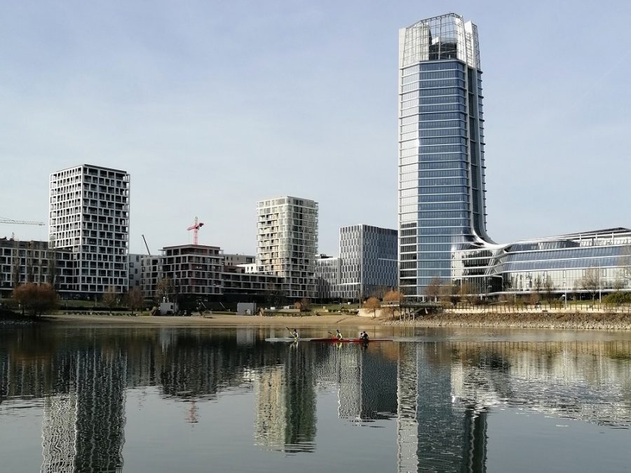 View across Lágymányos Bay to the new BudaPart neighbourhood. 